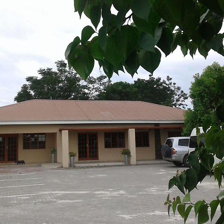 Larissa Hotel Maun Luaran gambar