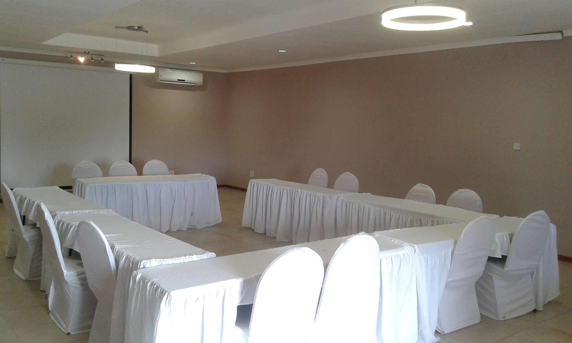 Larissa Hotel Maun Luaran gambar