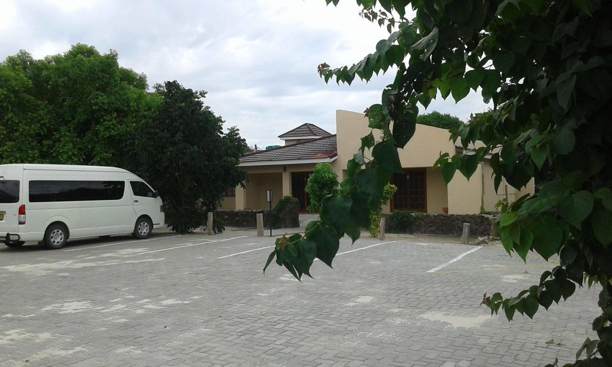 Larissa Hotel Maun Luaran gambar